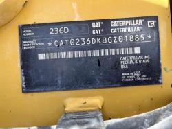 MINICARGADOR CATERPILLAR 236D