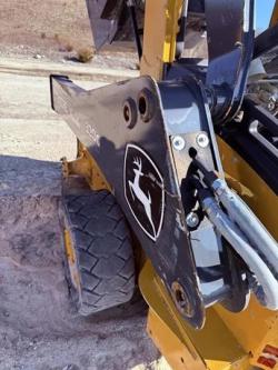 MINICARGADOR JOHN DEERE 3320G