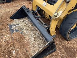 MINICARGADOR CATERPILLAR 236D