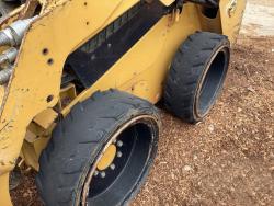 MINICARGADOR CATERPILLAR 236D