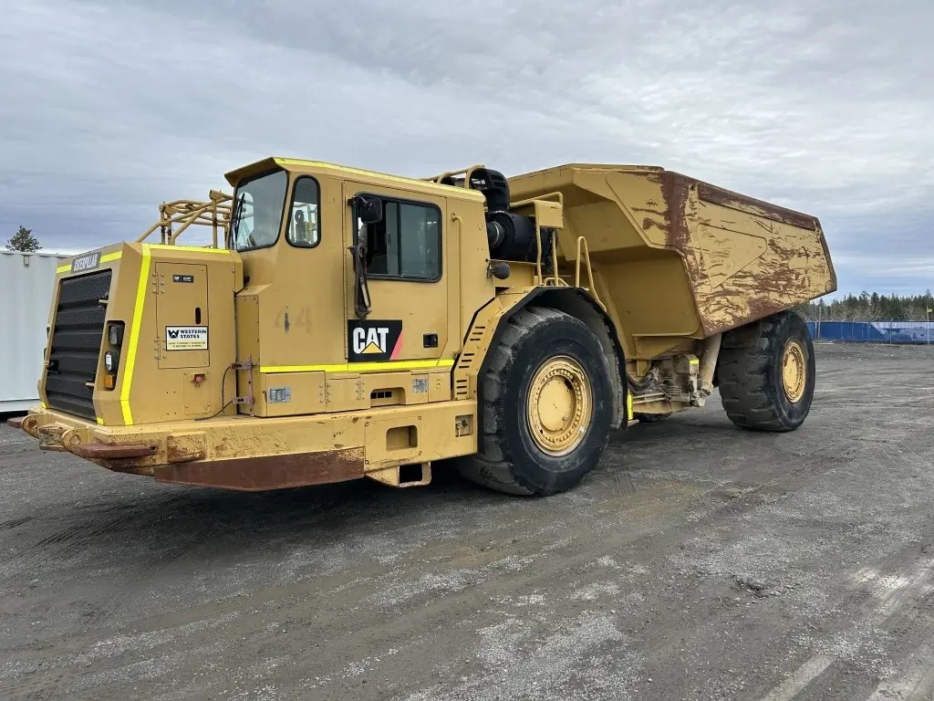 DOMPE ARTICULADO DE BAJO PERFIL CATERPILLAR AD55B - Venta de Maquinaria ...