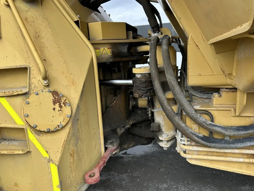 DOMPE ARTICULADO DE BAJO PERFIL CATERPILLAR AD55B - Venta de Maquinaria ...