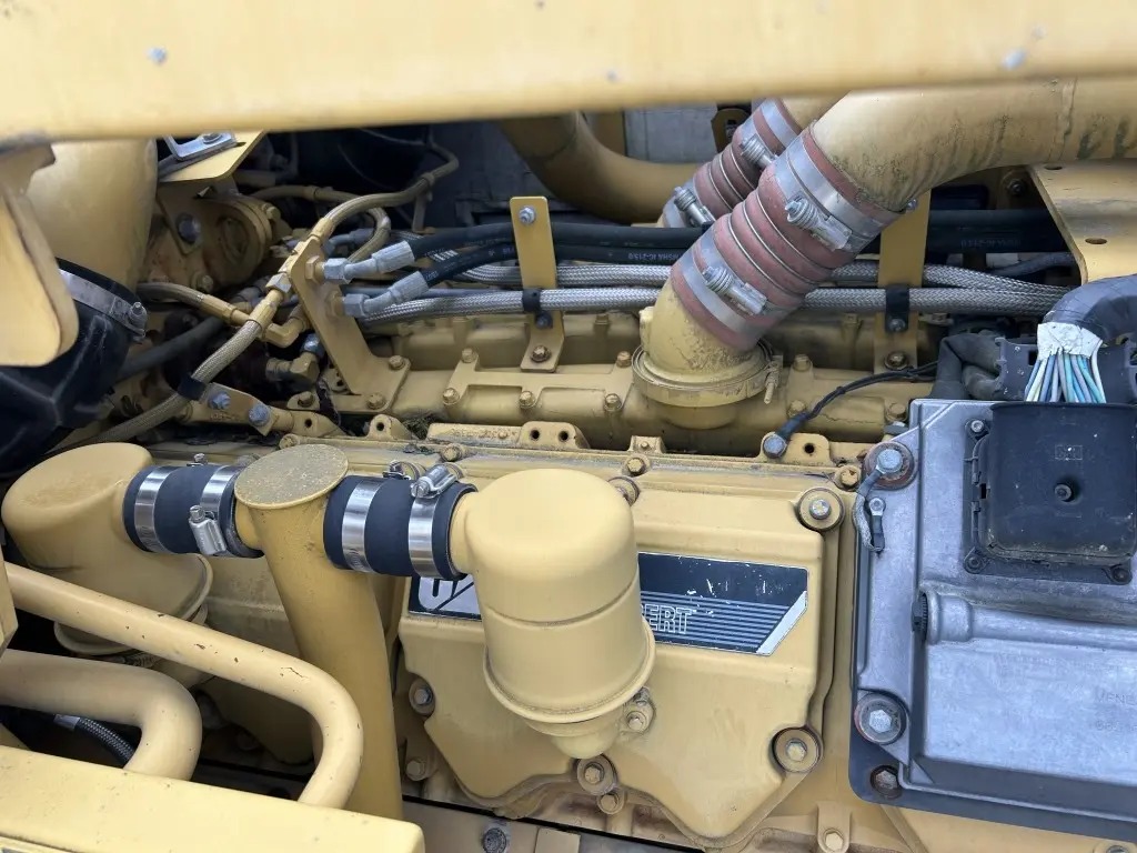 DOMPE ARTICULADO DE BAJO PERFIL CATERPILLAR AD55B - Venta de Maquinaria ...
