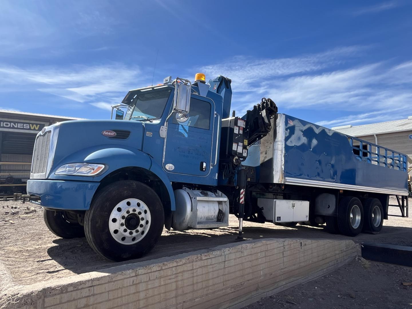 imagenes/INVOICE/2026/18772/CAMION_PETERBILT_348_CON_GRUA_ARTICULADA_36.JPG