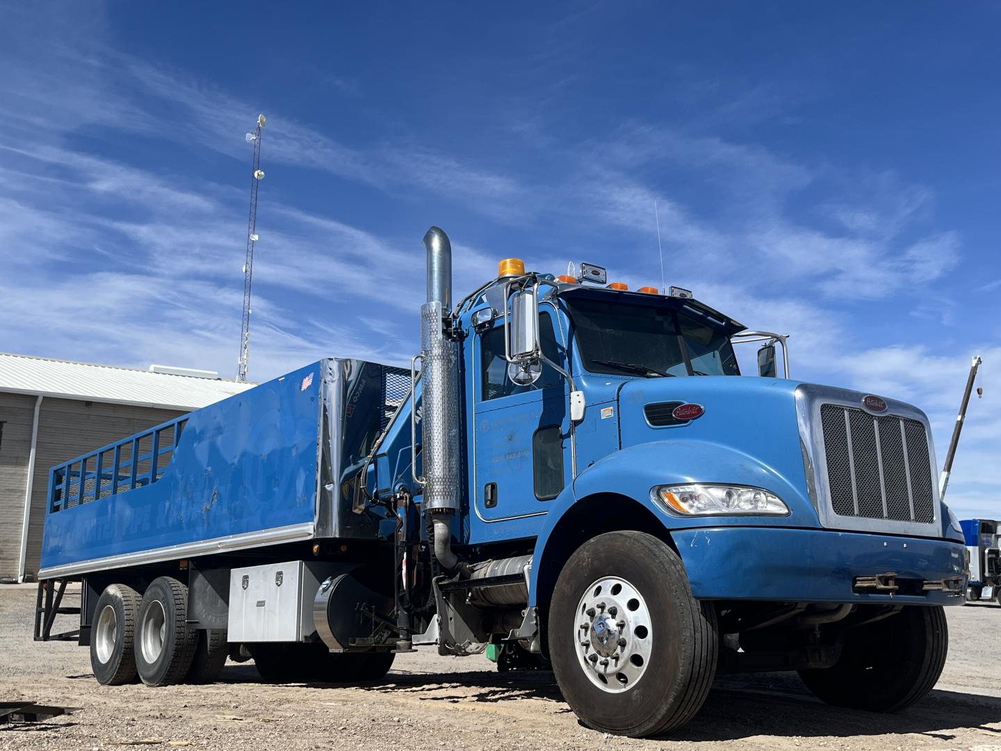 imagenes/INVOICE/2026/18772/CAMION_PETERBILT_348_CON_GRUA_ARTICULADA_39.JPG