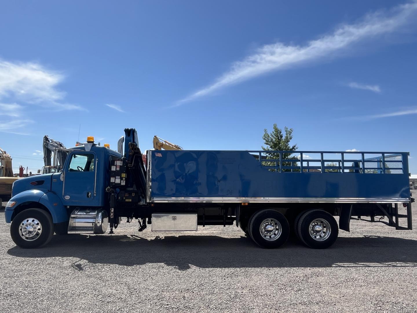 imagenes/INVOICE/2026/18772/PETERBILT_348_CON_GRUA_AMCO_VEBA_V815_27.JPG