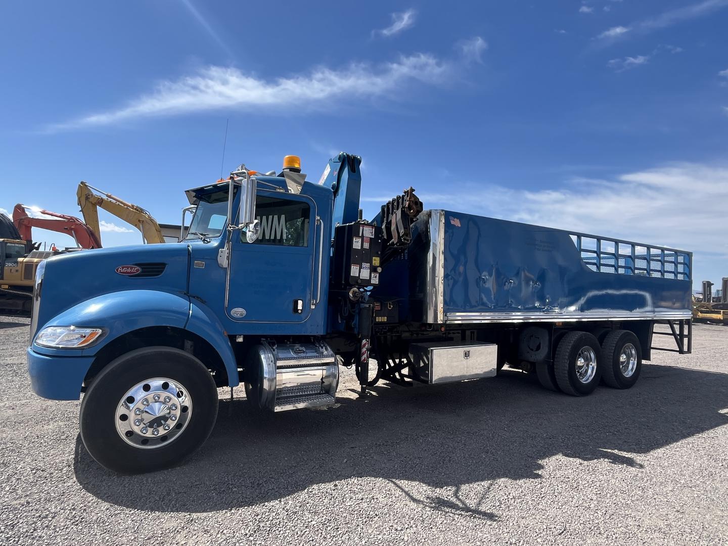 imagenes/INVOICE/2026/18772/PETERBILT_348_CON_GRUA_AMCO_VEBA_V815_28.JPG