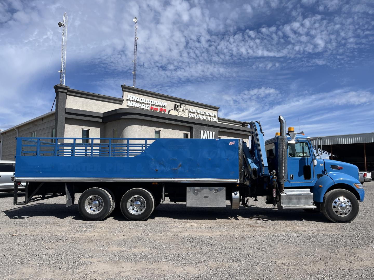 imagenes/INVOICE/2026/18772/PETERBILT_348_CON_GRUA_AMCO_VEBA_V815_3.JPG