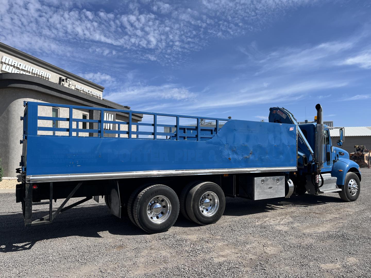 imagenes/INVOICE/2026/18772/PETERBILT_348_CON_GRUA_AMCO_VEBA_V815_4.JPG