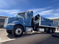 CAMION PETERBILT 348 CON GRUA AMCO VEBA V815