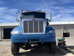 CAMION PETERBILT 348 CON GRUA AMCO VEBA V815