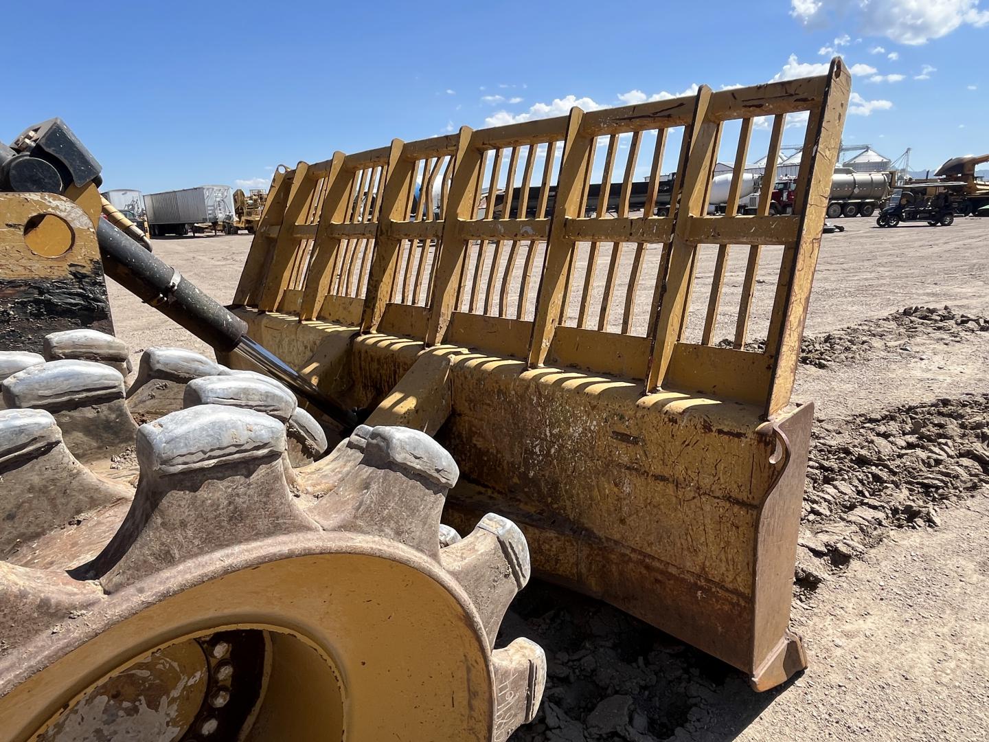imagenes/INVOICE/2026/18793/COMPACTADOR_PATA_DE_CABRA_CATERPILLAR_816K_18.JPG