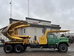 Camion Ford FT8000 con transplantadora de arboles big john 90AA