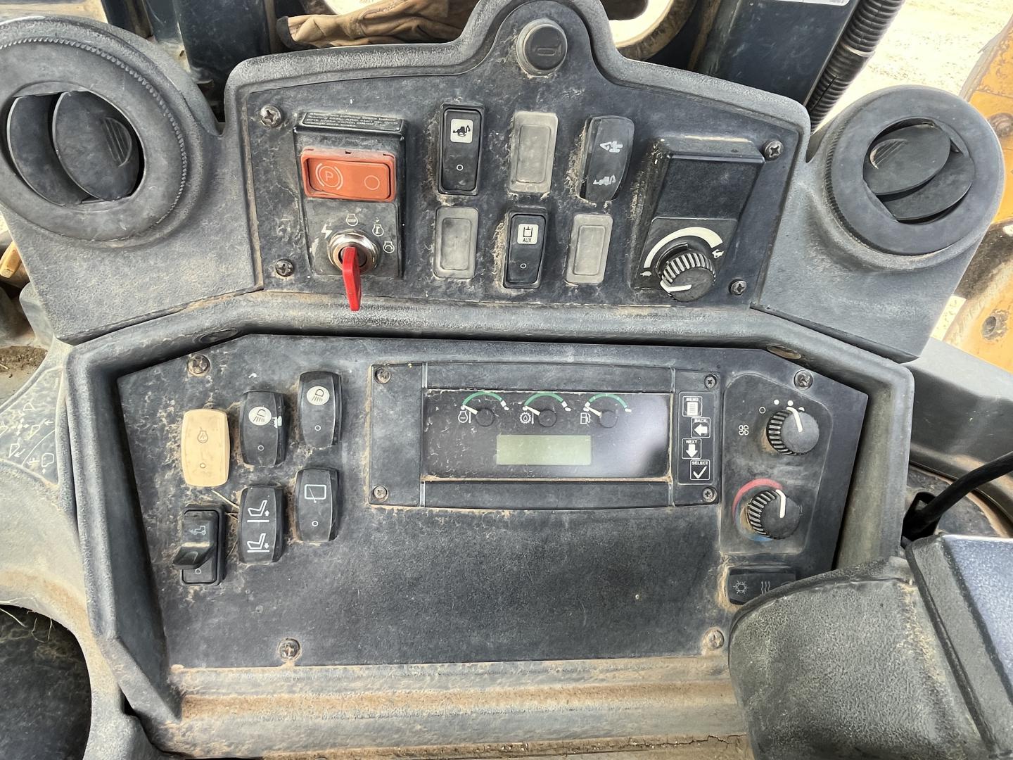 imagenes/INVOICE/2026/18818/RETROEXCAVADORA_JOHN_DEERE_310SJ_6.JPG