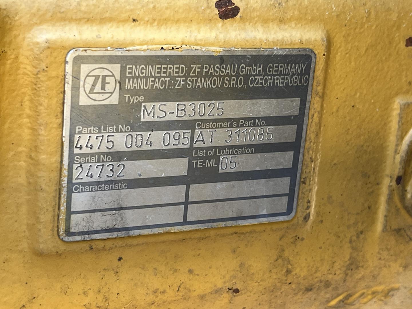 imagenes/INVOICE/2026/18818/Retroexcavadora_John_Deere_310SJ_12.JPG