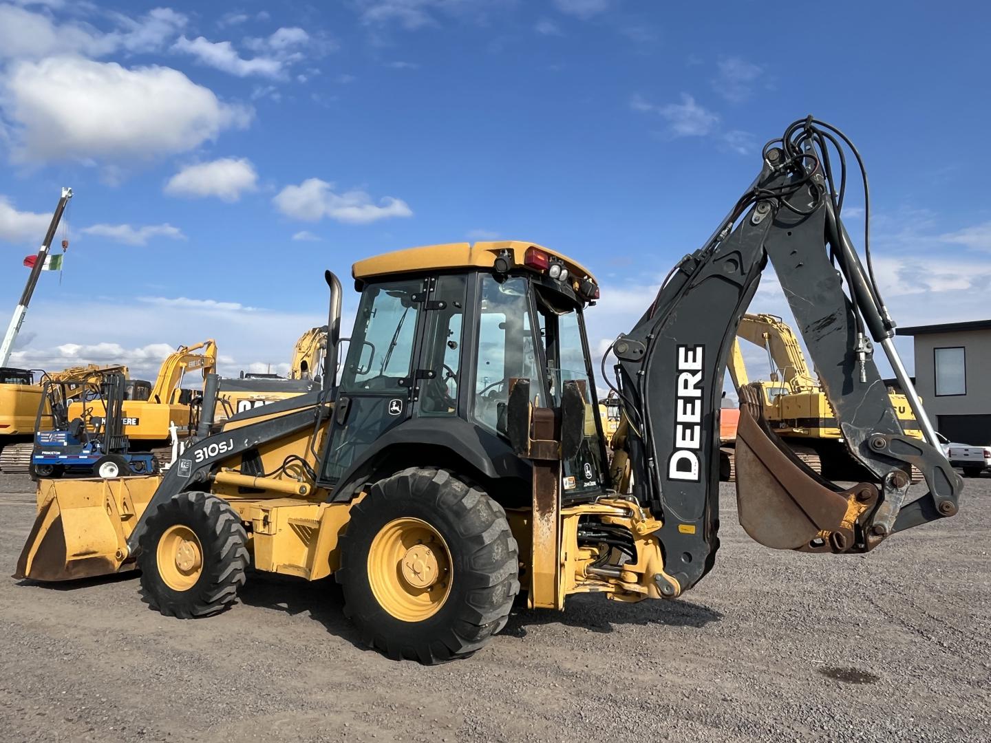 imagenes/INVOICE/2026/18818/Retroexcavadora_John_Deere_310SJ_19.JPG