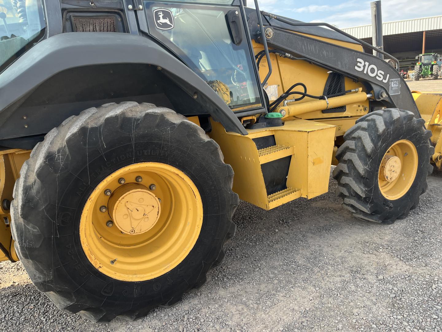 imagenes/INVOICE/2026/18818/Retroexcavadora_John_Deere_310SJ_4.JPG