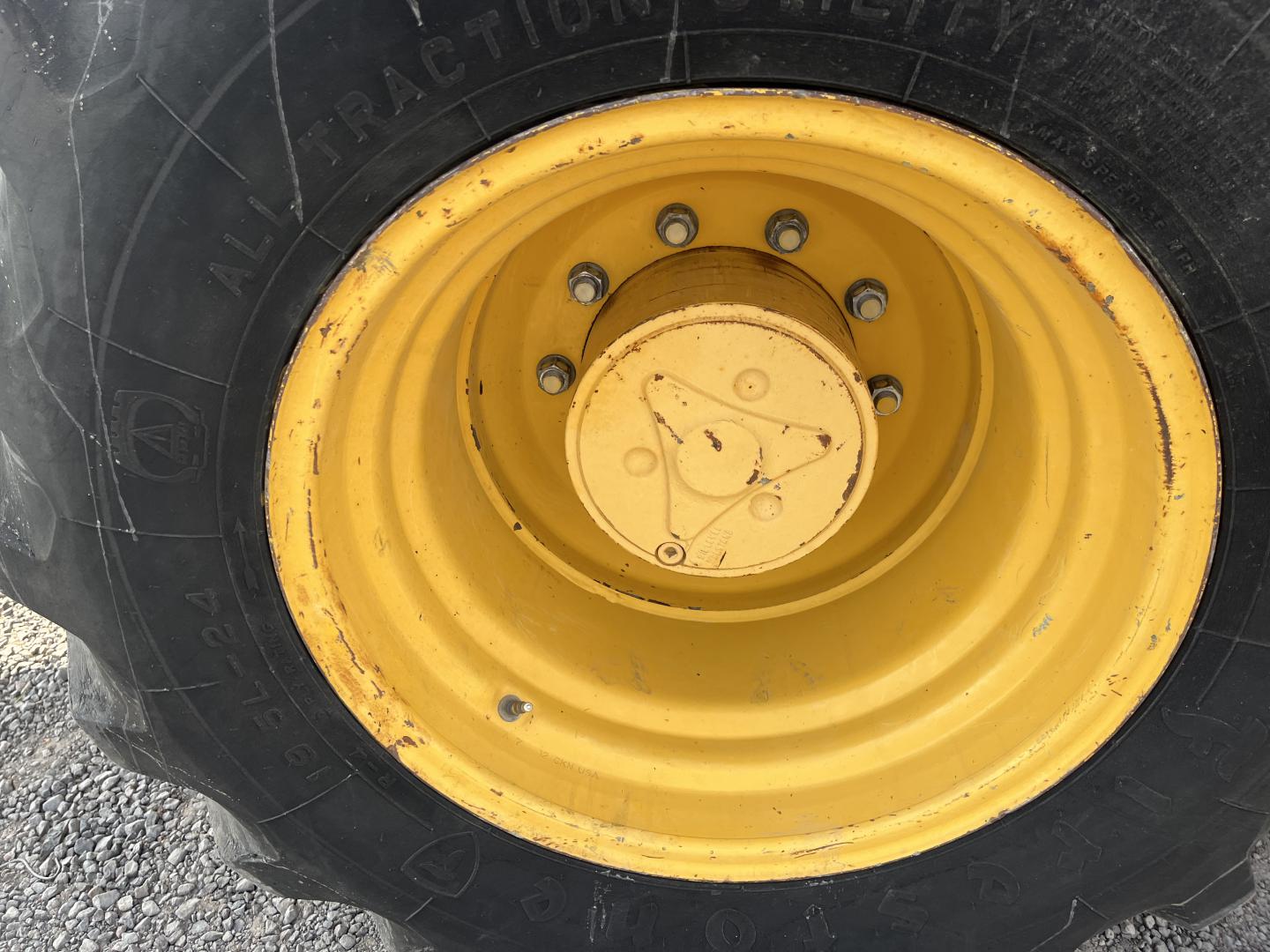 imagenes/INVOICE/2026/18818/Retroexcavadora_John_Deere_310SJ_5.JPG