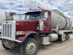 CAMION PIPA PETERBILT 367