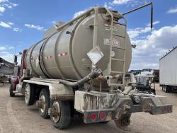 CAMION PIPA PETERBILT 367