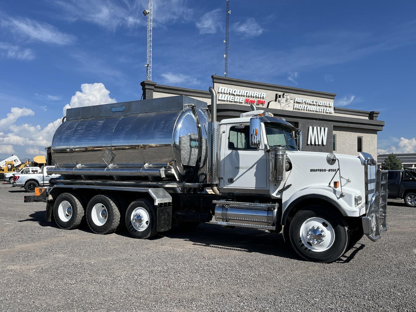 imagenes/INVOICE/2026/18832/CAMION_PIPA_WESTERN_STAR_4900_DOT_407_1.JPG