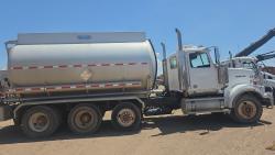 CAMION PIPA WESTERN STAR 4900 (DOT 407)