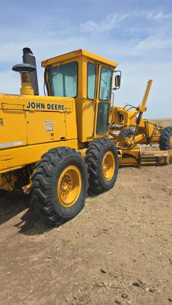 MOTOCONFORMADORA JOHN DEERE 772A