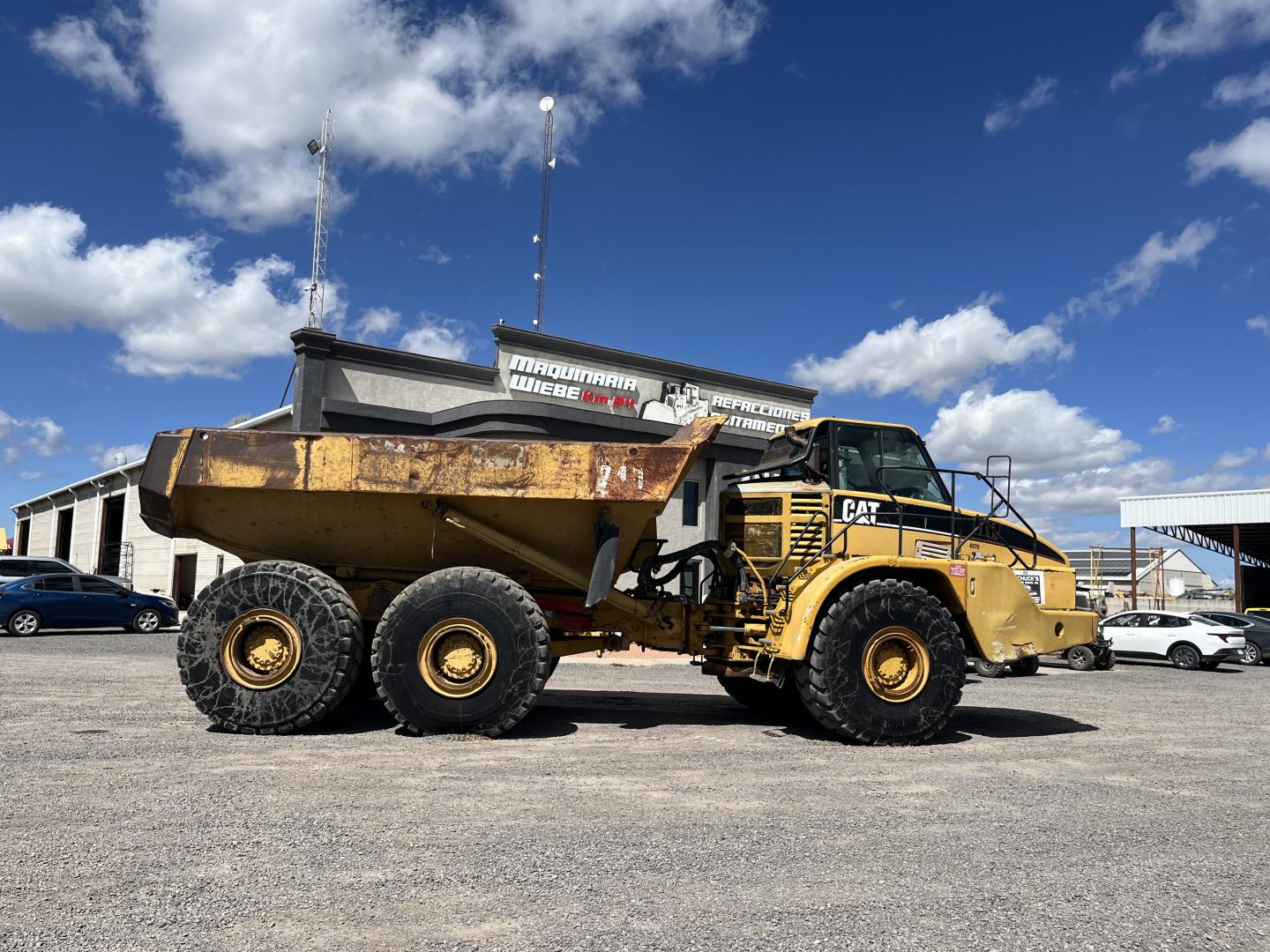 imagenes/INVOICE/2026/18865/Dompe_articulado_Caterpillar_740_2.JPG