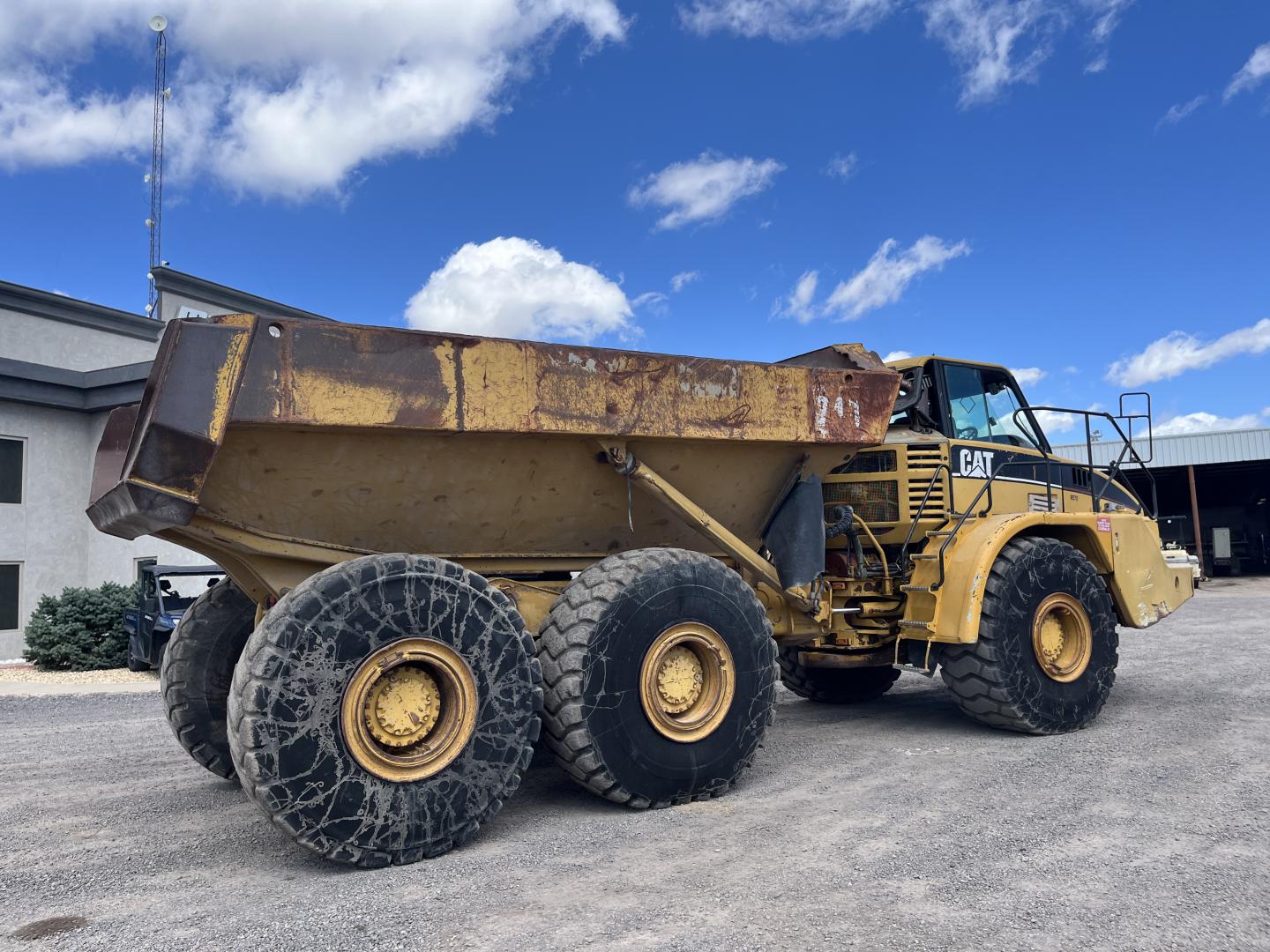 imagenes/INVOICE/2026/18865/Dompe_articulado_Caterpillar_740_32.JPG
