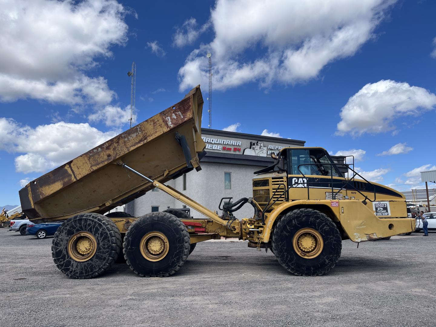 imagenes/INVOICE/2026/18865/Dompe_articulado_Caterpillar_740_34.JPG