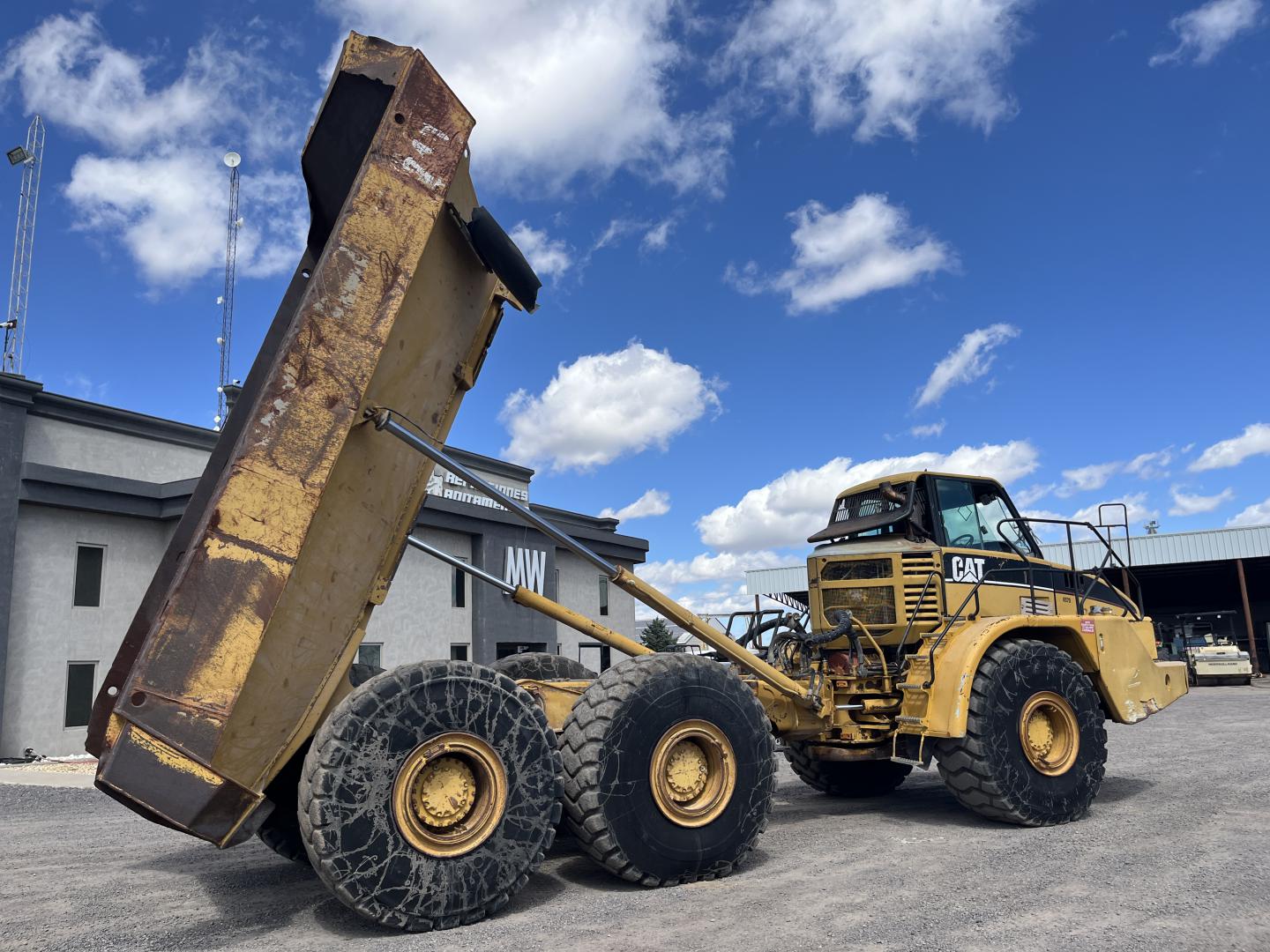 imagenes/INVOICE/2026/18865/Dompe_articulado_Caterpillar_740_38.JPG