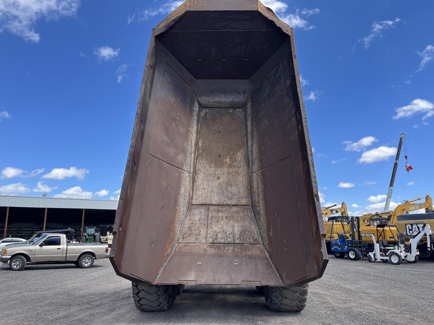 imagenes/INVOICE/2026/18865/Dompe_articulado_Caterpillar_740_39.JPG