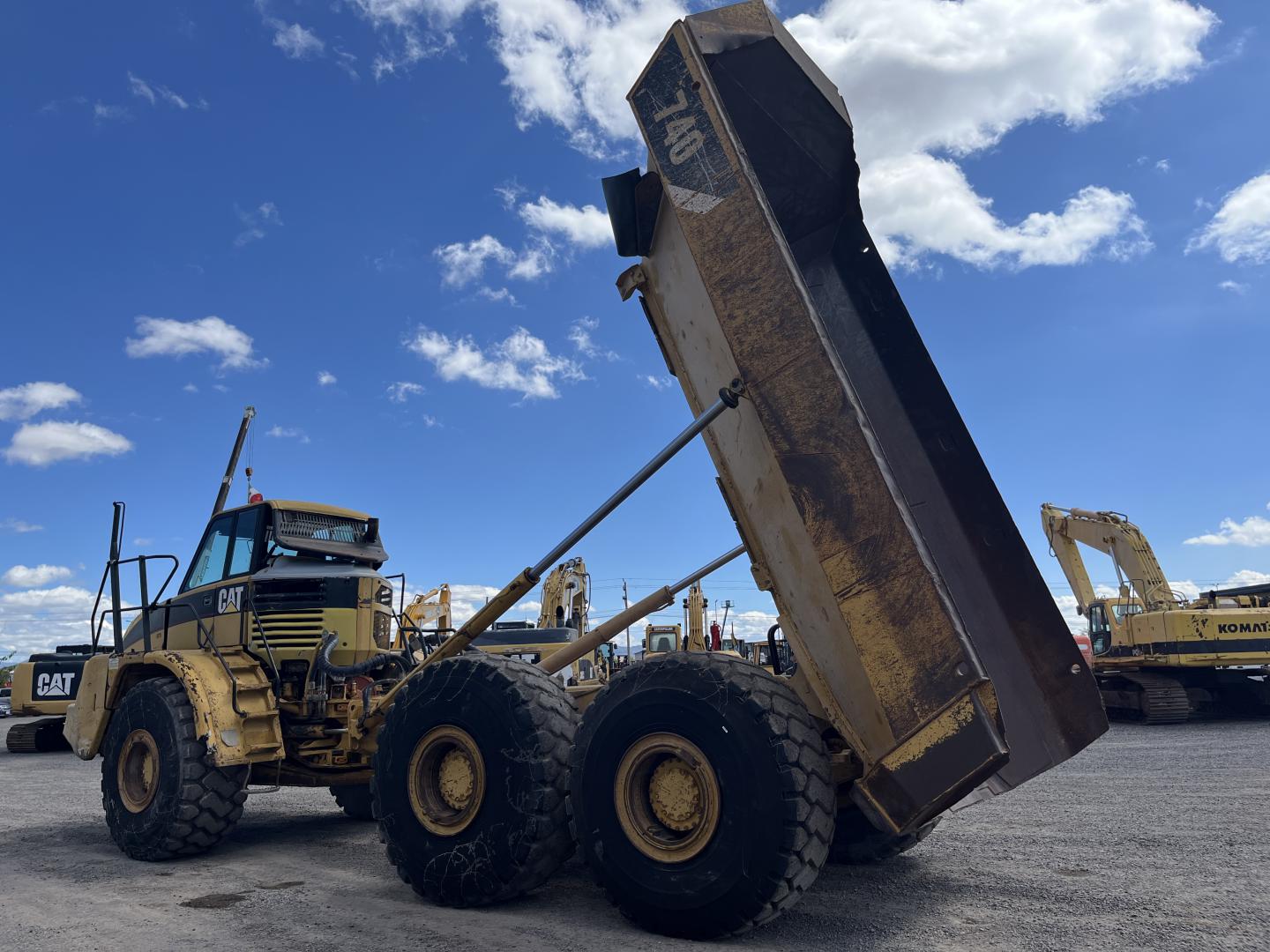 imagenes/INVOICE/2026/18865/Dompe_articulado_Caterpillar_740_40.JPG
