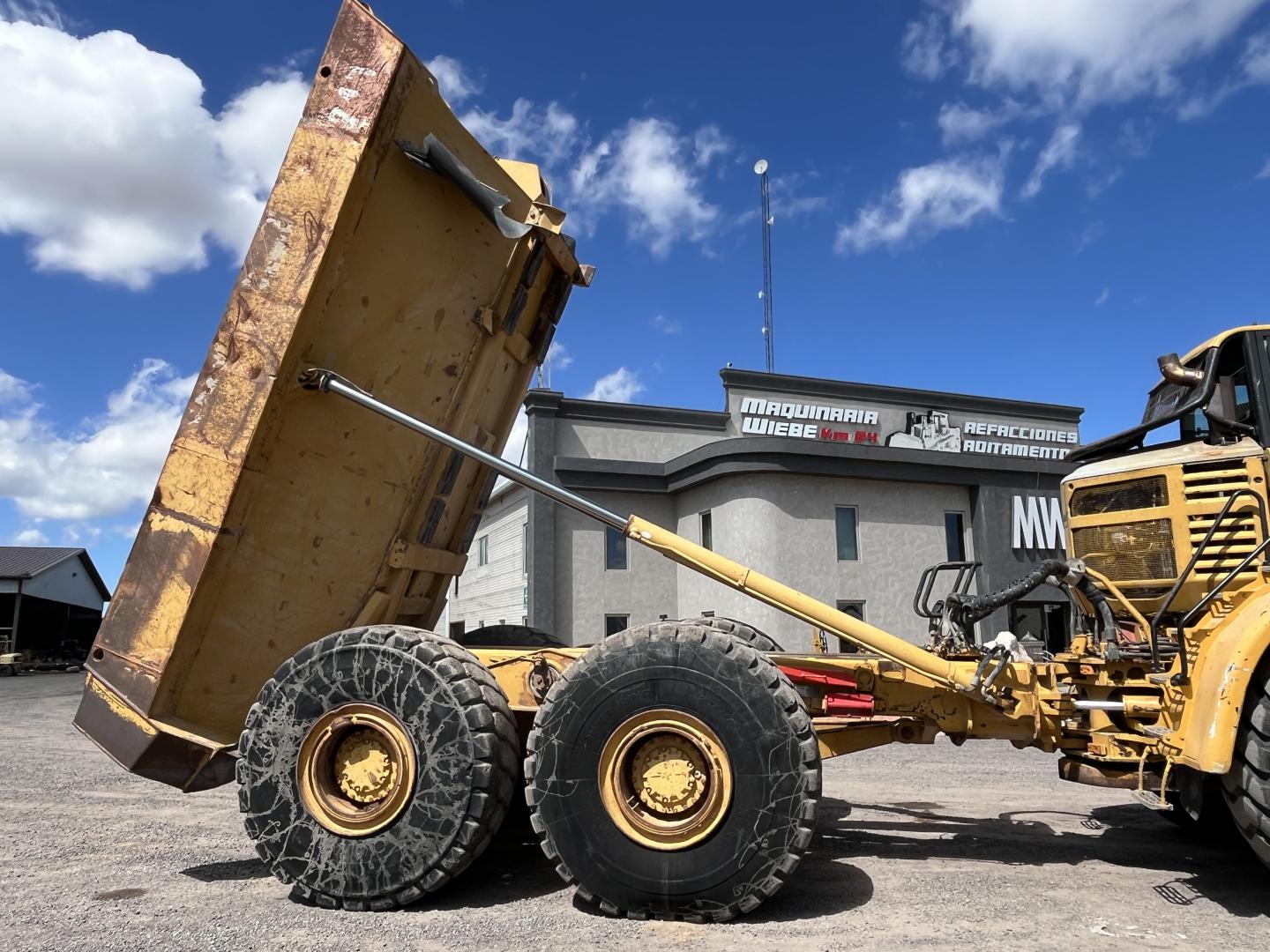imagenes/INVOICE/2026/18865/Dompe_articulado_Caterpillar_740_50.JPG
