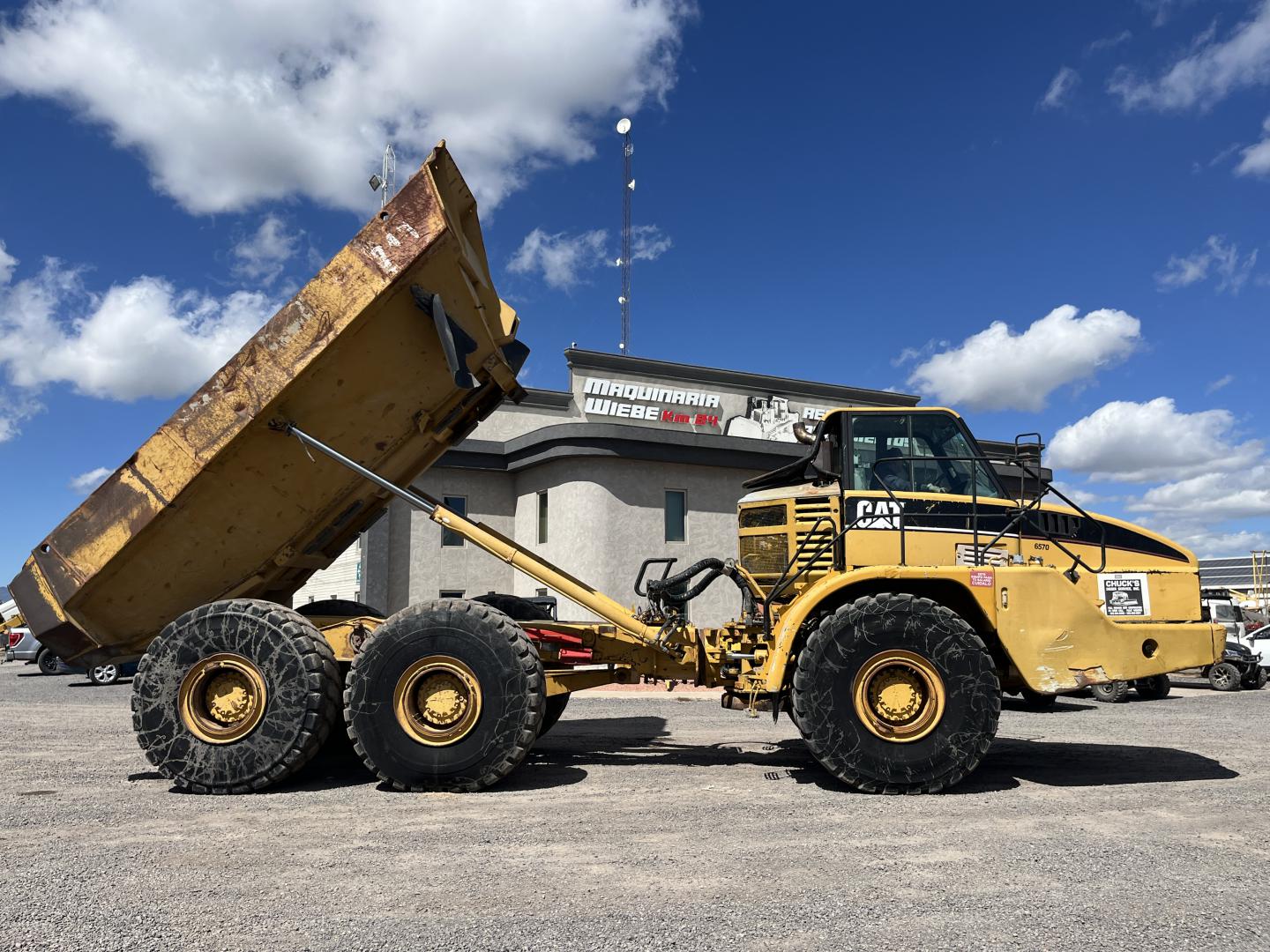imagenes/INVOICE/2026/18865/Dompe_articulado_Caterpillar_740_59.JPG