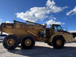 Dompe articulado Caterpillar 740