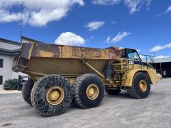Dompe articulado Caterpillar 740