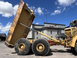 Dompe articulado Caterpillar 740