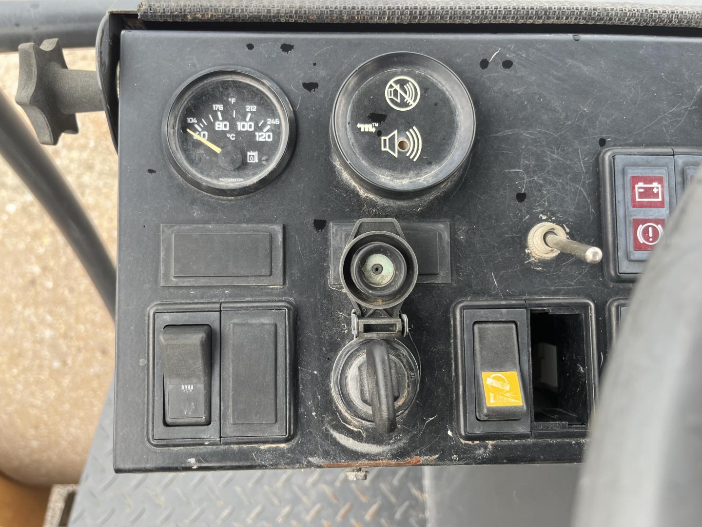 imagenes/INVOICE/2026/18872/COMPACTADOR_CASE_SV212D_24.JPG