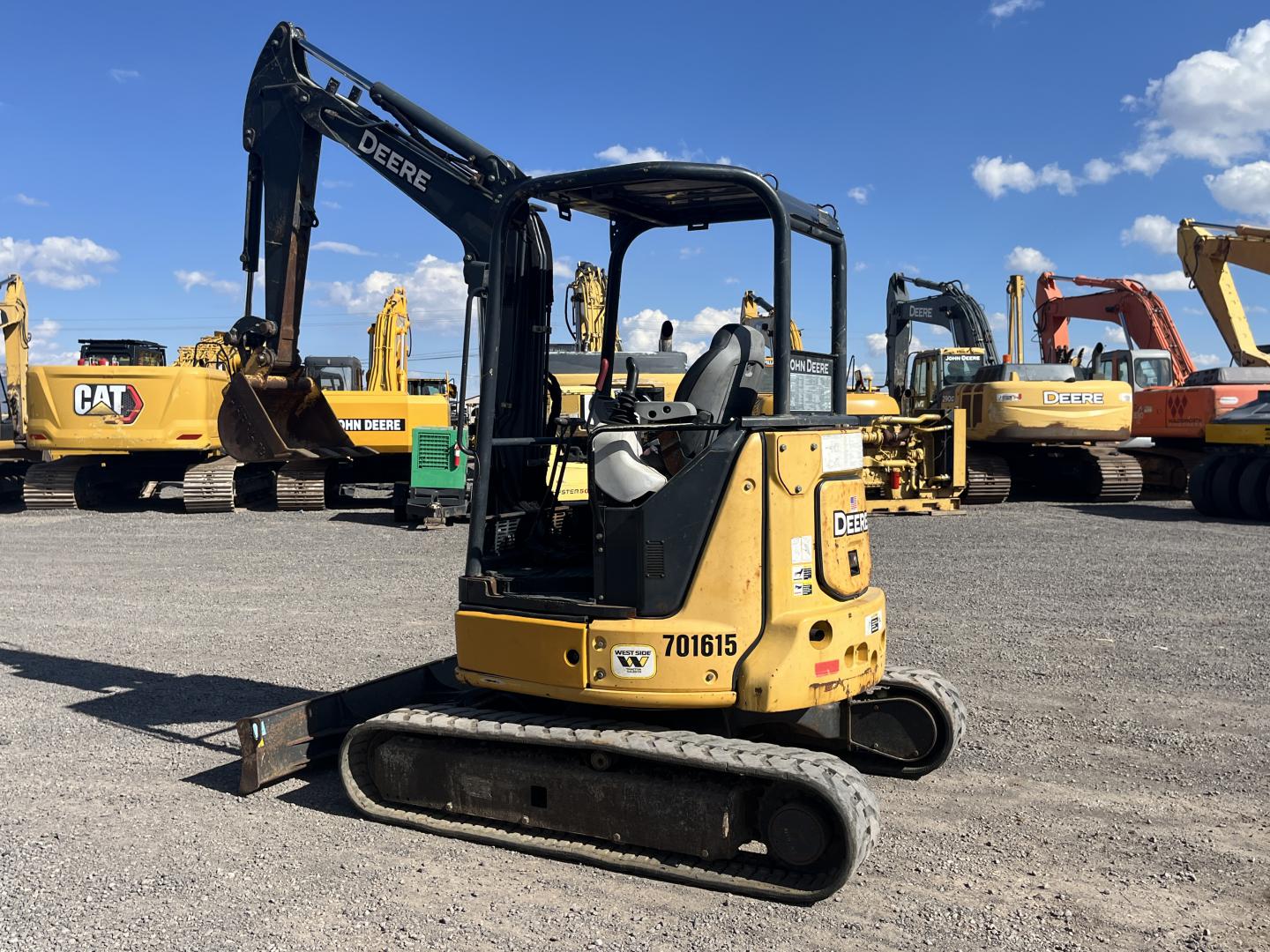 imagenes/INVOICE/2026/18915/miniexcavadora_jd35g_6.JPG
