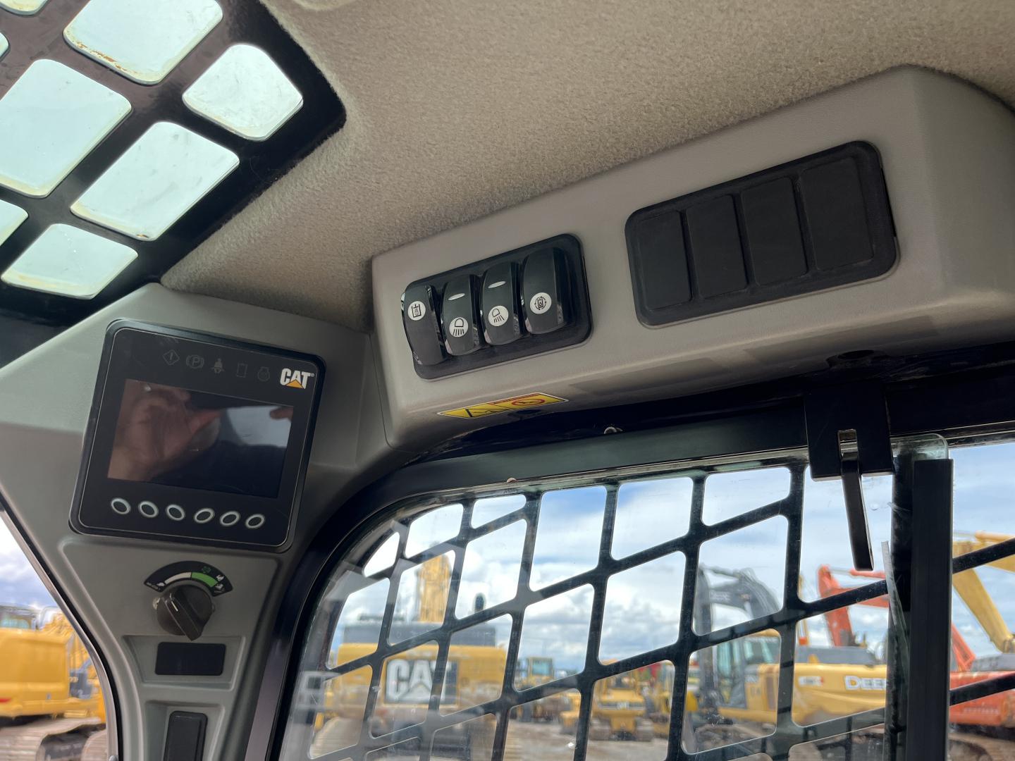 imagenes/INVOICE/2026/18921/MINICARGADOR_CATERPILLAR_279D_30.JPG