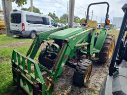 TRACTOR JOHN DEERE 4710