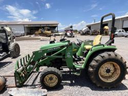 TRACTOR JOHN DEERE 4710