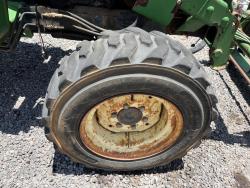 TRACTOR JOHN DEERE 4710
