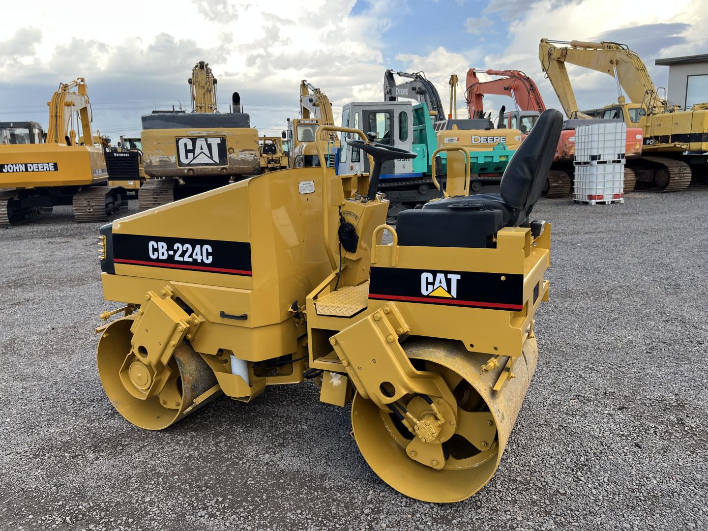 imagenes/INVOICE/2026/18992/Compactador_Caterpillar_CB-224C_12.JPG