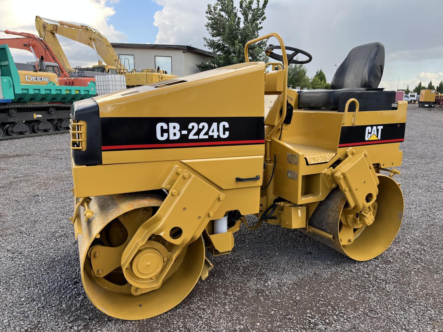 imagenes/INVOICE/2026/18992/Compactador_Caterpillar_CB-224C_14.JPG