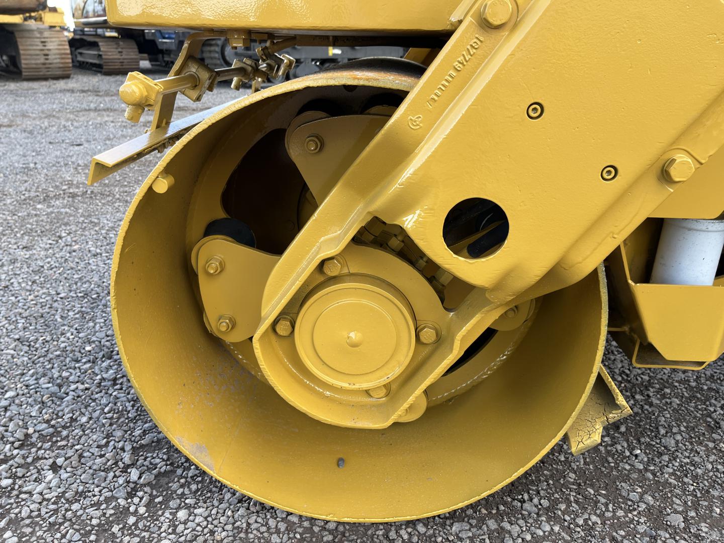 imagenes/INVOICE/2026/18992/Compactador_Caterpillar_CB-224C_16.JPG