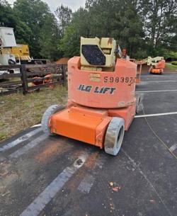 ASCENSOR JLG E400AJPN