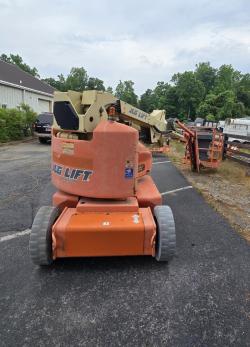 ASCENSOR JLG E400AJPN