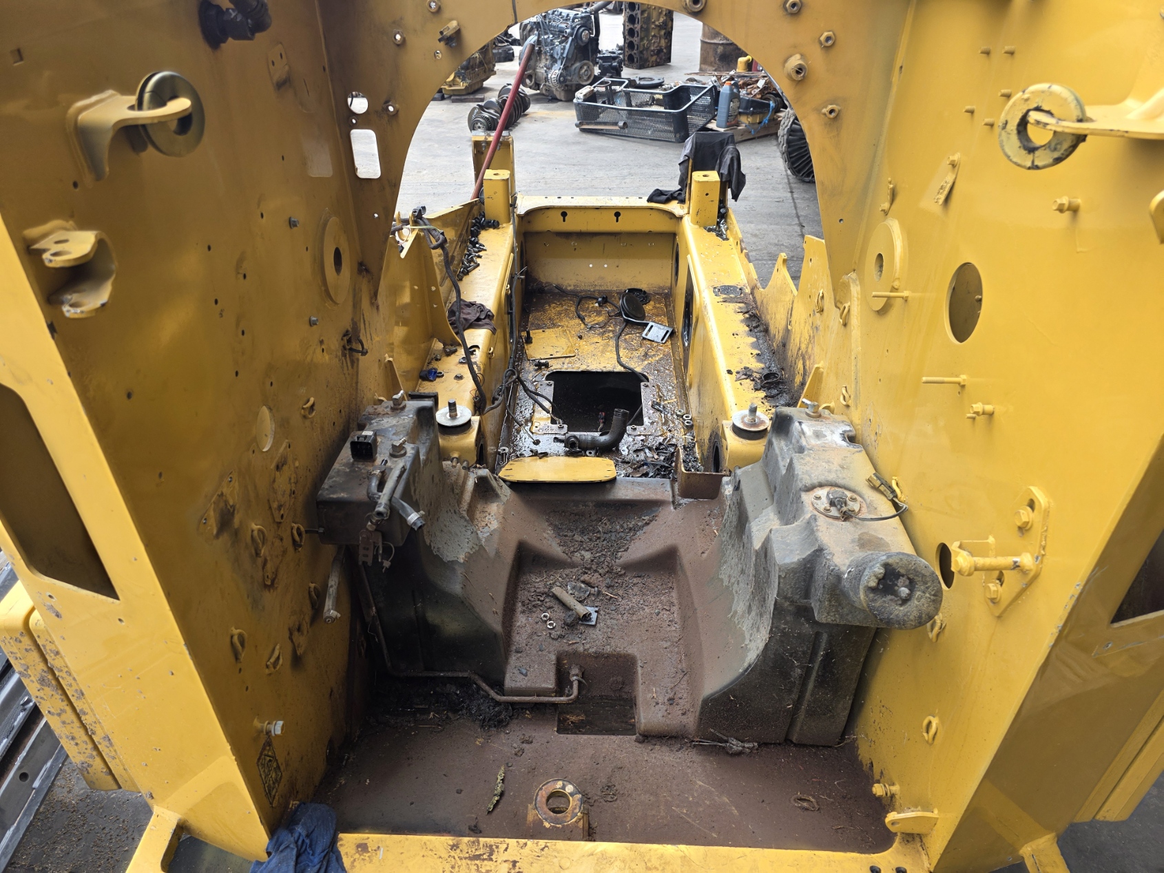 imagenes/INVOICE/2026/19081/MINICARGADOR_CATERPILLAR_246D_PARA_REFACCIONES_8.jpg